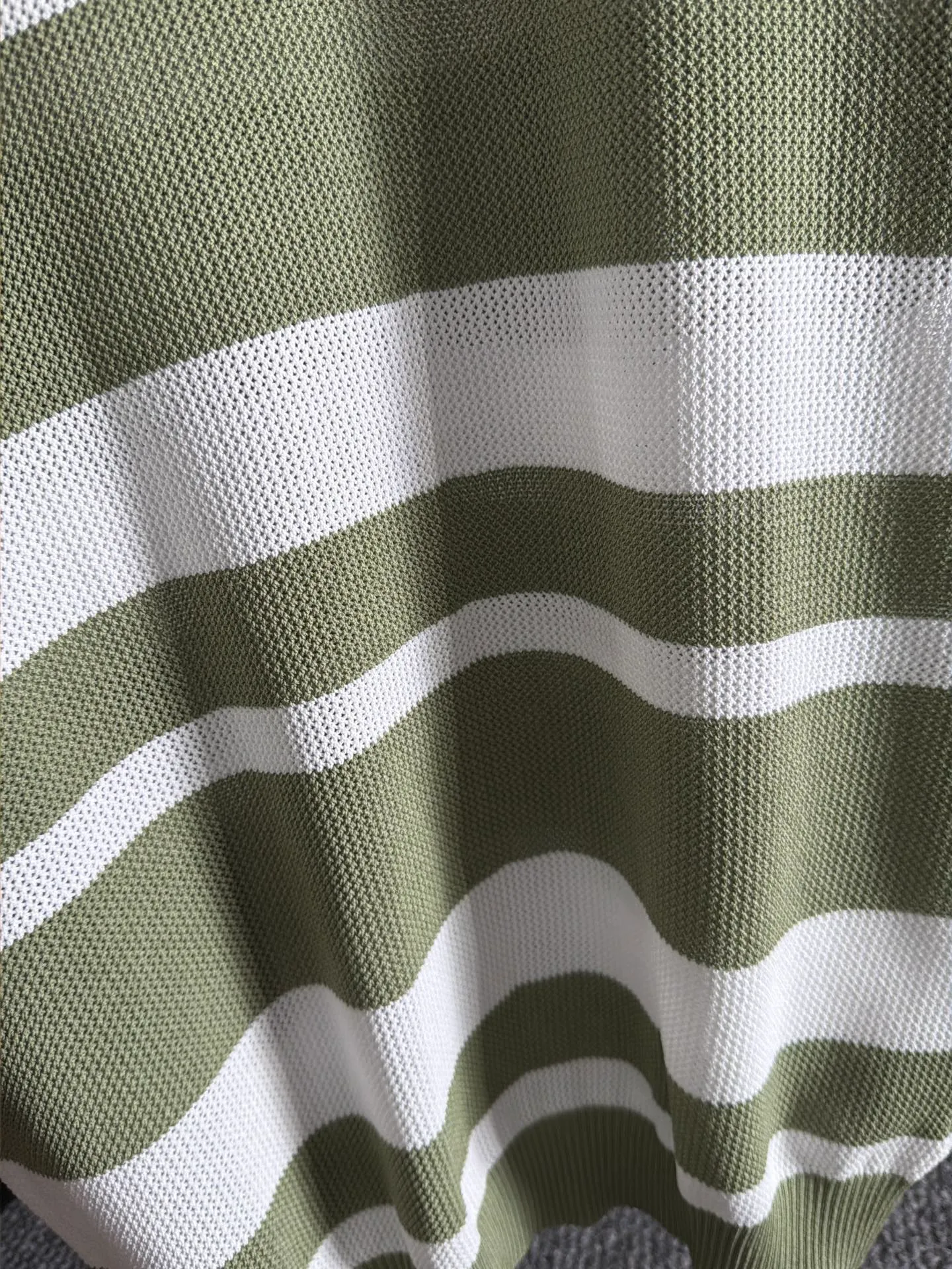 LP high quality Loro Piana 26ss New Arrival men's short-sleeved T-shirt. Made of combed cotton yarn knitted cotton fabric, no pressure when entering and exiting the counter. Exclusive control of raw materials. It feels substantial when weighed, and the upper body is more textured than ordinary T-shirts. This texture can handle the weather easily and is suitable for both hot and cold! Loose fit design, looks noble. The only correct version is available Size: M to 3XL